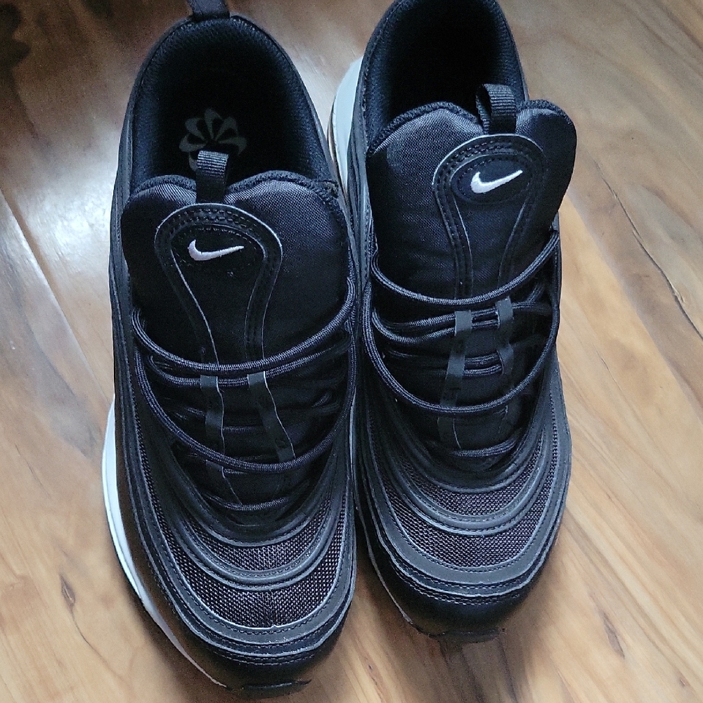 Nike Black Sneakers Ultimate Comfort and Style